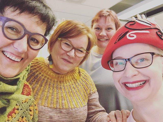 PauliinaMakela's tweet photo. #taskuneuloosi #lentävälapanen #somesukulaiset https://t.co/FcMk68TitQ https://t.co/8NOBsRbxcj