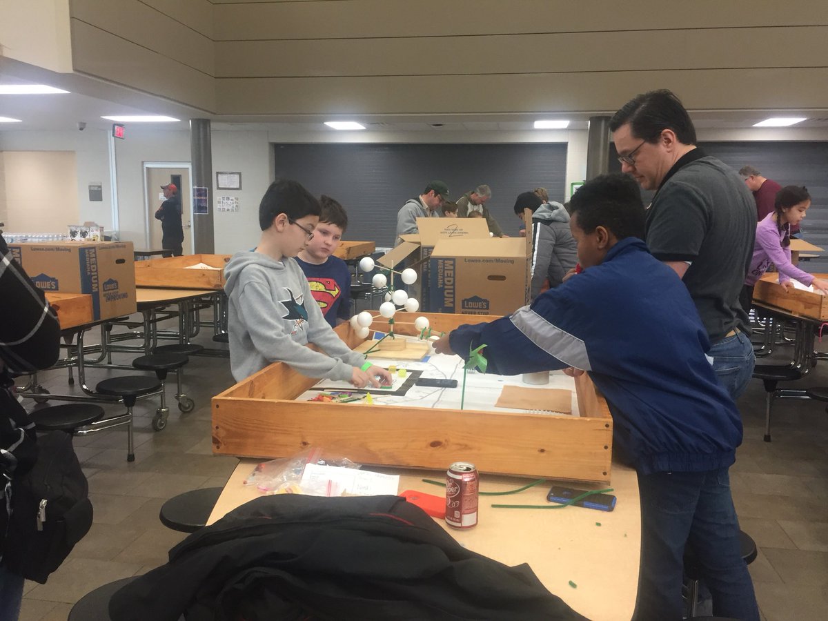 TeachBenitez's tweet image. #WellsRobotics teams hard at work setting up their game tables! #Ecobot #RevealDay #STEM #ExploreWells @CFISDWells @cfisdmath @CFISDScience @AllEarthEcobot