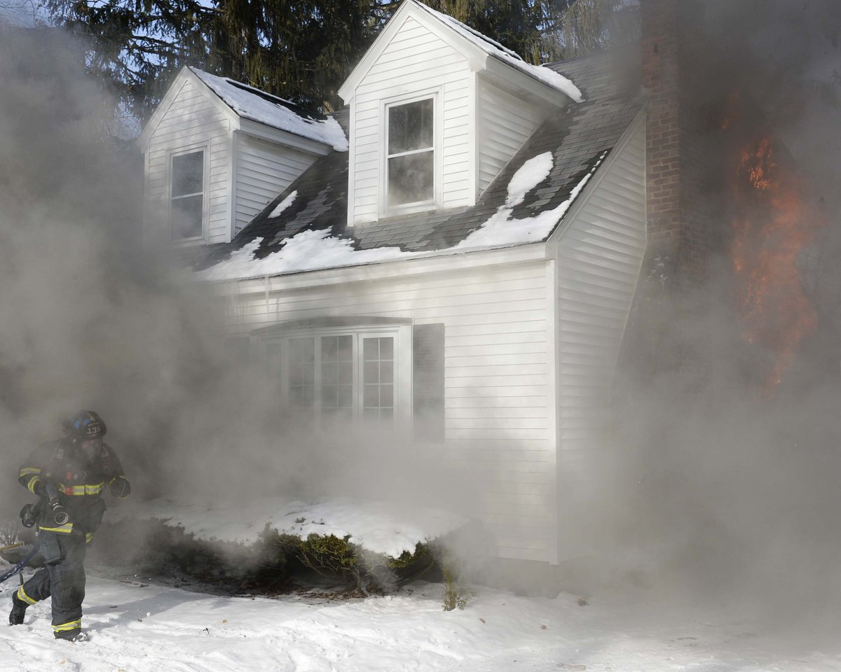 All occupants safely made it out of a burning house this morning in #Niskayuna. See photos: dailygazette.com/galleries/2018… #fire