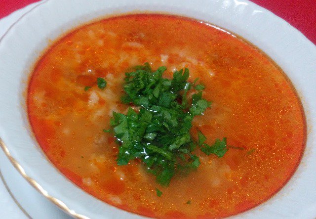 (Pirinç Çorbası Tarifi) - Ülkenin hangi guzide şehrinde olursak olalım, şuan hepimizin bu soğuk havalarda ihtiyaç duyduğu en güzel şey sıcak ve leziz bir kase çorb... - yemekmektebi.com/pirinc-corbasi…