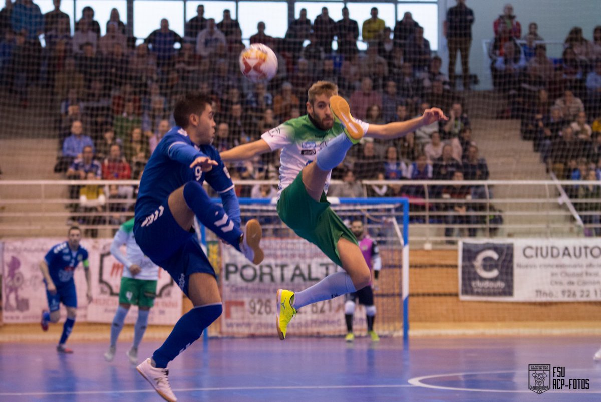 VinaAlbaliFS's tweet photo. |FOTOGALERÍA| 📸
1ª Parte
FS Valdepeñas - At. Mengíbar
#VamosMasseyCastro #FSVlive #ACPFSV #LNFS #FutsalHeart 💙 https://t.co/QFKqSBDfFy
