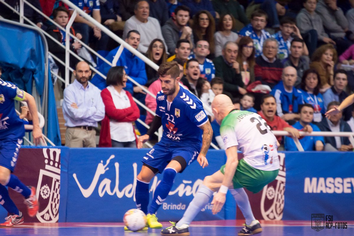 VinaAlbaliFS's tweet photo. |FOTOGALERÍA| 📸
1ª Parte
FS Valdepeñas - At. Mengíbar
#VamosMasseyCastro #FSVlive #ACPFSV #LNFS #FutsalHeart 💙 https://t.co/QFKqSBDfFy