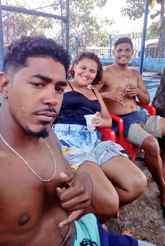 Carooll_rramos's tweet photo. To daqui com os crias.
#meusfechamentos.😍🍻💜 https://t.co/4feYtKHMKa