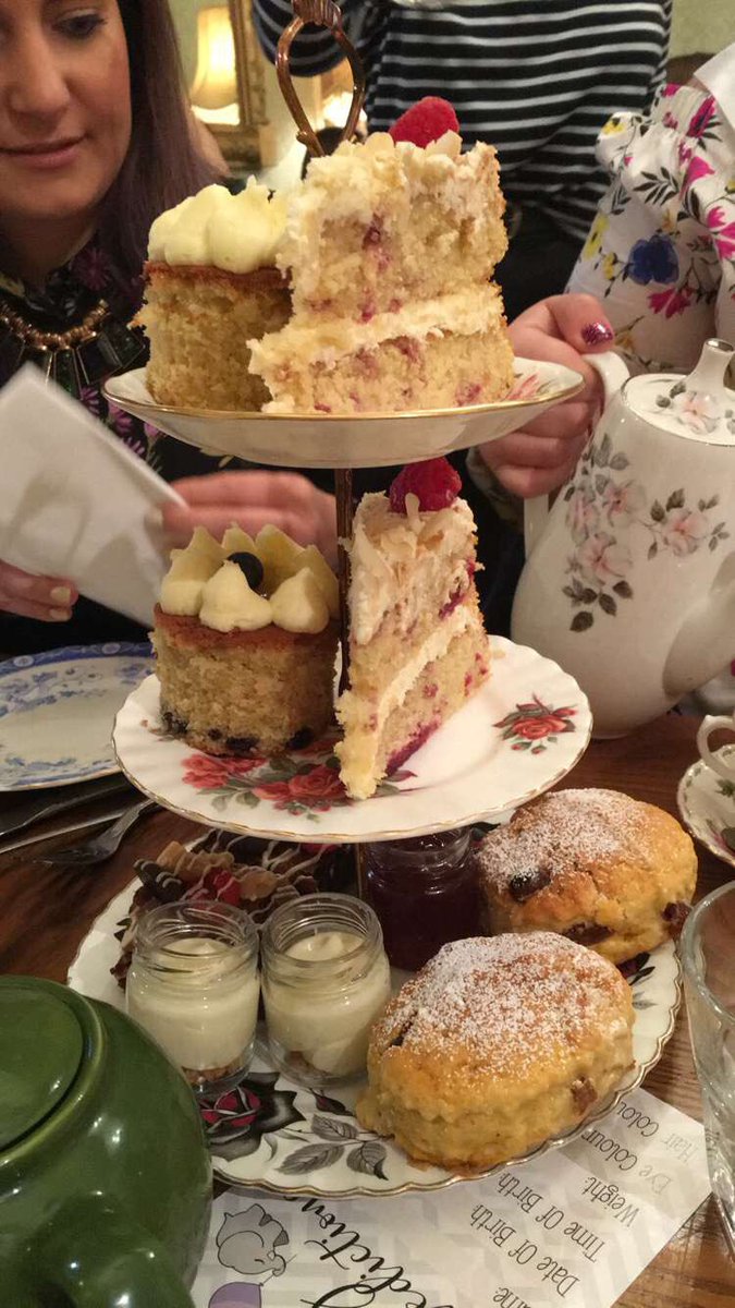 marshey3's tweet photo. I donβt even want to think about the calories I have consumed this afternoon. #babyshower #sugarjunction https://t.co/nnVUAQGW8Y