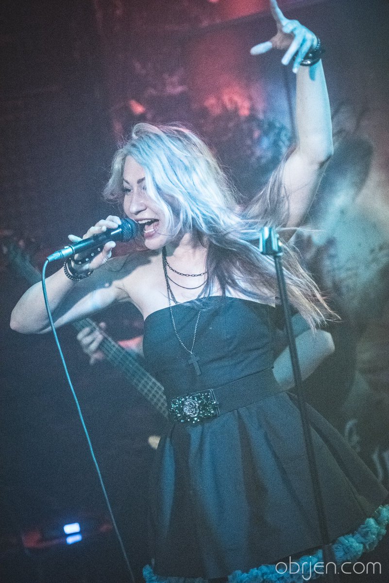 Inside the dance hall.. There are locked the little girl's memories ...
sb.gl/2BaQMI1
#metal #melodicmetal #ballerina #tezaura #rockchick #onstage #dance #femalefronted #headbang #metalismylife