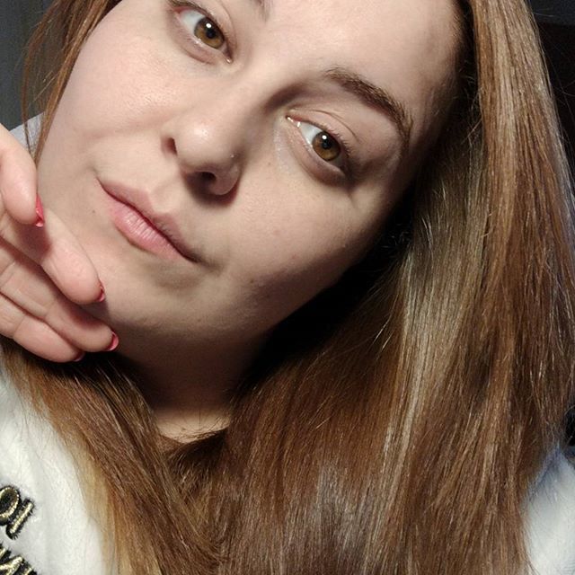 natalieruthlala's tweet photo. Gone #backtomyroots and back to being a #ginger! #natural #colourb4 #redhairdontcare #ginge #nofilter #nomakeup #pjs #unicorn #night #nightin #me #selfie #girl #badlighting https://t.co/WT29ECd9vY https://t.co/MxqL11kbzR