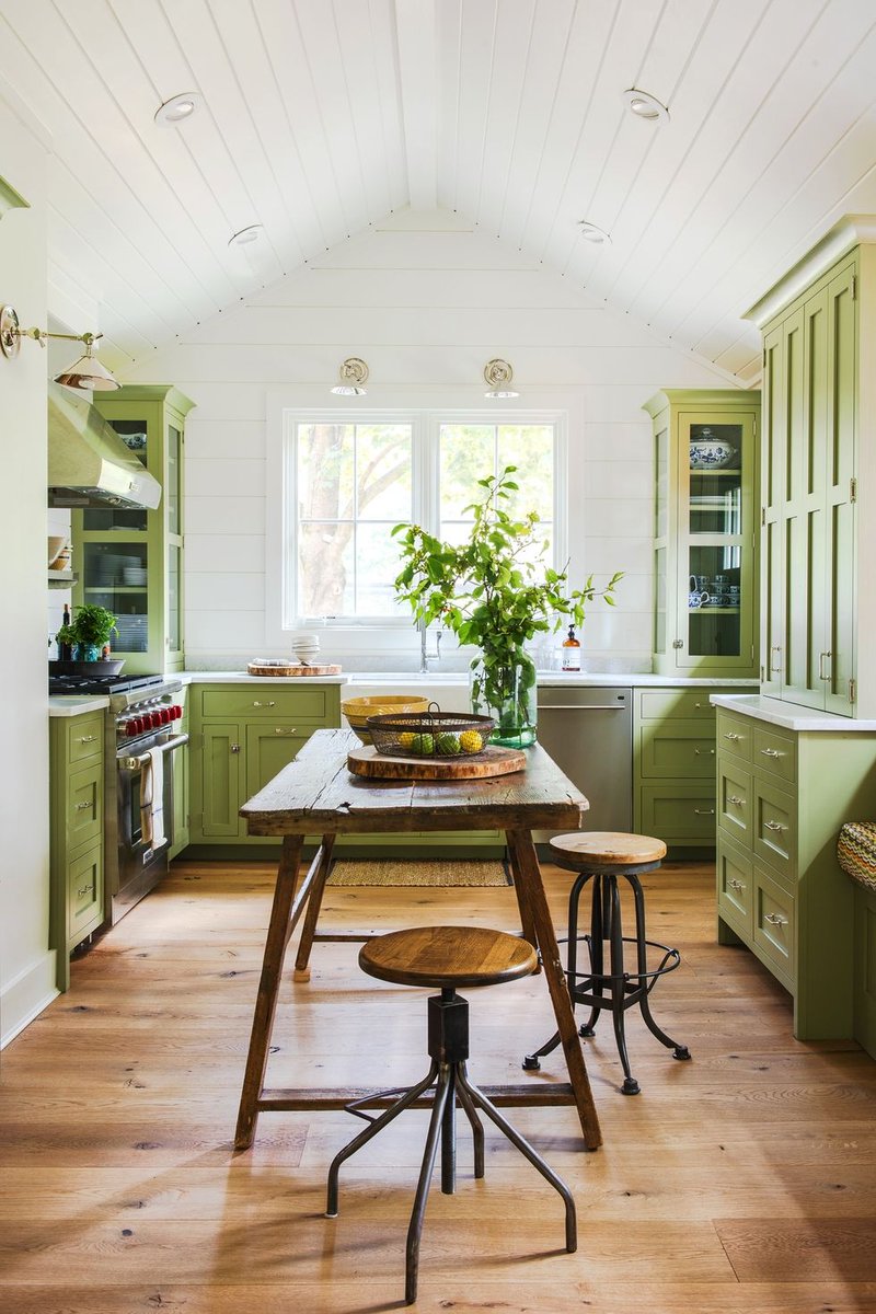 BowtreeHomes's tweet photo. If you're thinking of freshening up your kitchen by painting your cabinets, make sure to check out these tips and tricks beforehand! 
@ELLEDECOR

#Kitchens #InteriorDesign #Painting #SaturdayMotivation 

https://t.co/PqHhsLH3yC https://t.co/enj0GUPgl0