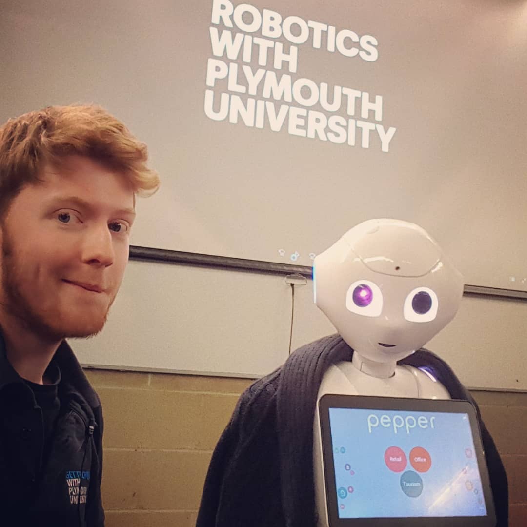 I'm glad I don't have to present to a lecture hall by myself anymore. Someday, I won't even have to be there...
#PlymUni #Robotics #lecture #pepper