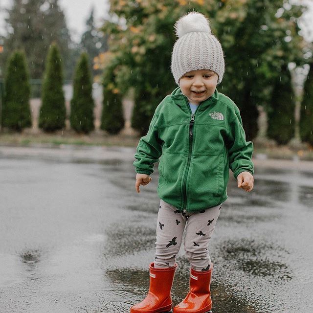 Rain = Puddles = Happy Kids ☔️ .
Grey Raven leggings in our “Now or Never” section. Size 0-6m and 6-12m left. 1/2 price + 30% off with code NEWYEAR30 ✨
.
Sweet photo by sweet mama <a href="/milakharik/">Mila</a> 💛 #organiccotton #birdsarecool #tweet ift.tt/2n0dkqv