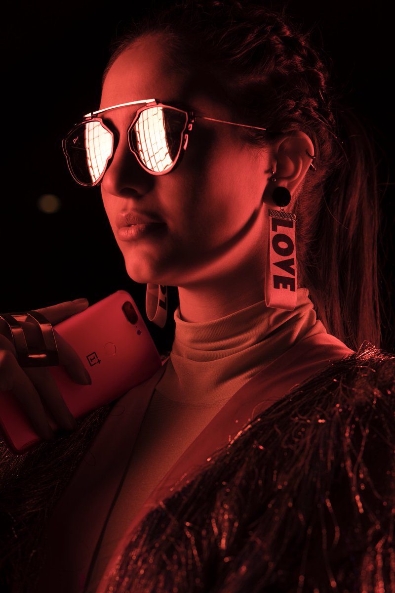 OnePlus_IN's tweet photo. For the flamboyant ones. This is the #OnePlus5TLavaRed 🌋  Get it here 👉 https://t.co/6fFnE5RCZI https://t.co/MI6zt1v9zy