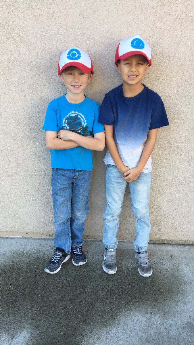 MrsScottMonkeys's tweet photo. Twin Day! #2ndGrade #Adorable #rcsdchampions @rcsdblueoaks @MrsScottMonkeys https://t.co/uu1tHtDHUx