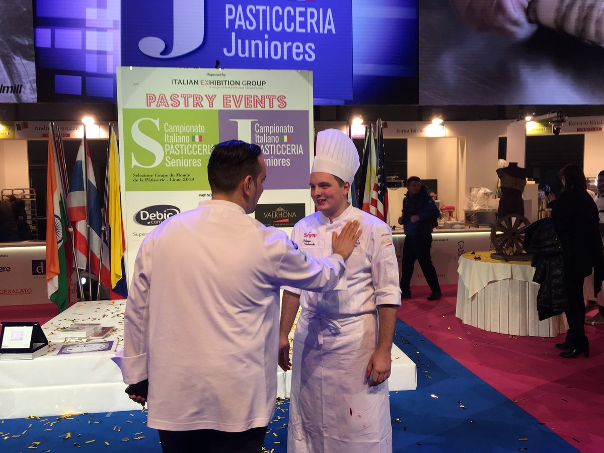 Festeggiamenti! #FilippoValsecchi vincitore #CampionatoItalianoPasticceriaJuniores @SigepRimini #AMPIalSigep2018