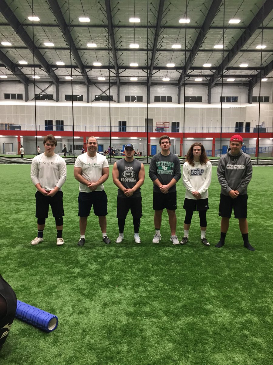 CoachKickES's tweet photo. Great winter indoor session at BMO Centre last night with an all cdn kicker for the @WesternMustangs and the top ranked high school kickers in Canada working with @D_Wheeler_4 #kickbykick https://t.co/kFFAxLpncC