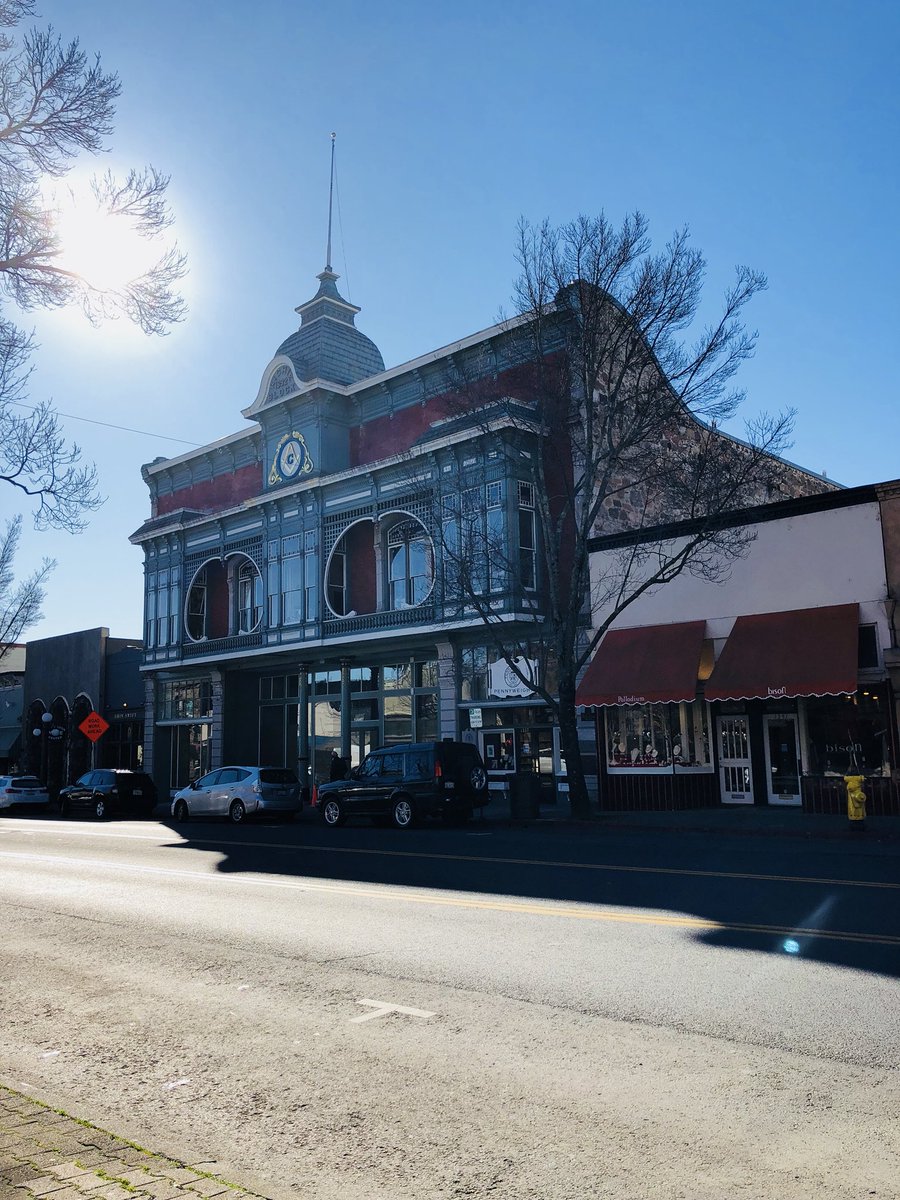 VenusDugayon's tweet photo. ☕️ coffeee plus shopping here in Saint Helena Wine Country! Thank you my husband for the shopping 💵! 😊😜 https://t.co/ym4qiBnoYx