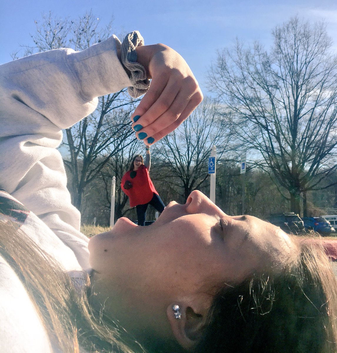 APPLE Teams Up Against Drunk Driving...one bite at a time! #ResponsibleRedFlash 🍎🔴⚡️<a href="/APPLEathletics/">APPLEathletics</a> <a href="/SFUathletics/">Saint Francis Red Flash</a>