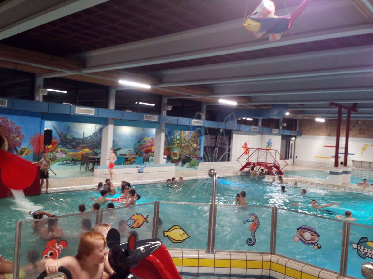 HerbertB1977's tweet image. Na een middag #zwemfestijn met de kids van @vvSEH ,, nu de beentjes omhoog bij #zwonac #tevredengevoel #plop #proost