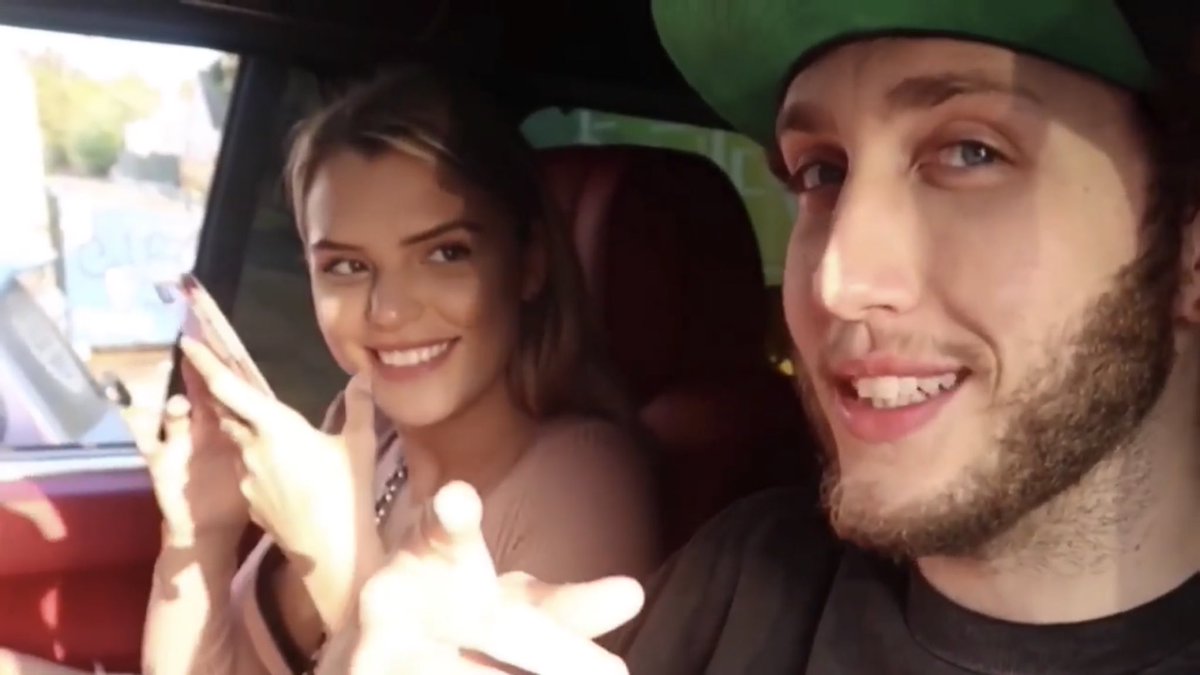 Vsi79's tweet photo. @AlissaViolet @KEEMSTAR NIPSLIP https://t.co/PDUjPxIzGK