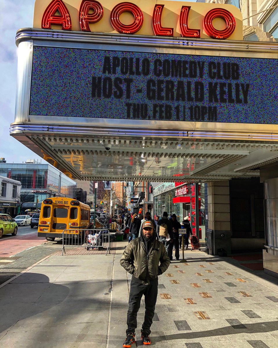 LARRY_WHADDUP's tweet photo. I Had to stop past the world famous #apollotheater while I was in Harlem today. #BuildBrandBecome it’s #MoreThanHype #TourLife #RoadManager @thebr8agency 🎬📽🙌🏾💯🎤🎱⭐️✍🏾 https://t.co/B458v6gaWl