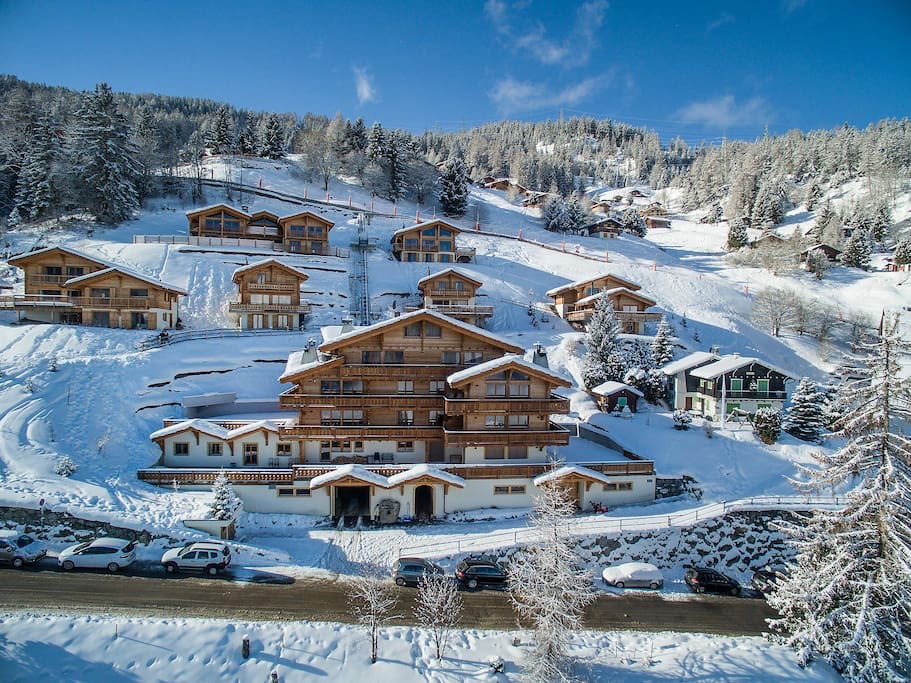 Panoramic_app's tweet photo. Deze week weer veel nieuwe sneeuw. Kortom perfect voor een weekje wintersport. Kijk op de site voor beschikbaarheid. https://t.co/ewEMyREcHw. #wintersport#latzoumaz#wallis https://t.co/M42NAnG81r