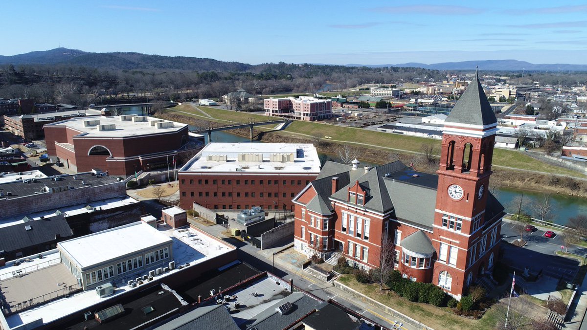 austinwiggins's tweet photo. The #RomeGA courthouse in the heart of the city. #DJI #Inspire2 #TwitterlessTerry https://t.co/Bq2lAmrzC6