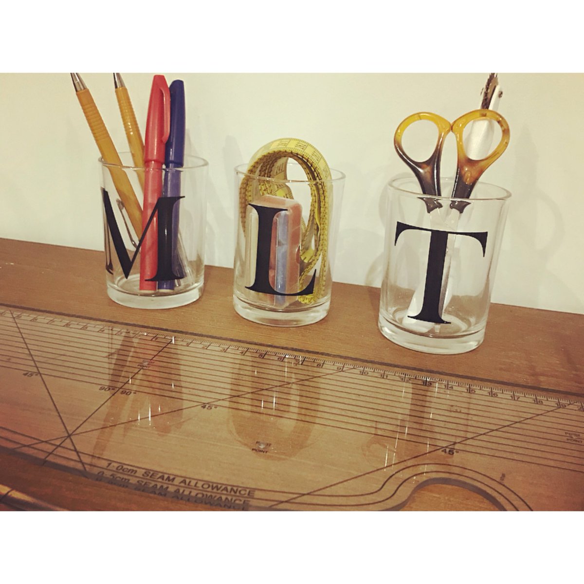 mylittlethistle's tweet image. In order to #patterncut I need several #tools, including a #measuringtape, a #tracingwheel and #tailorschalk! I love seeing them kept in these little glass holders ☺️

♡ Jess, MLT