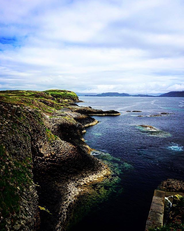 Staffa: an island in miniature (which is only 0.5 miles long and 0.25 miles wide) just looks INCREDIBLE! 👀 📷 instagram.com/charlotusflower #staffa <a href="/N_T_S/">National Trust for Scotland</a>  #WildAboutArgyll