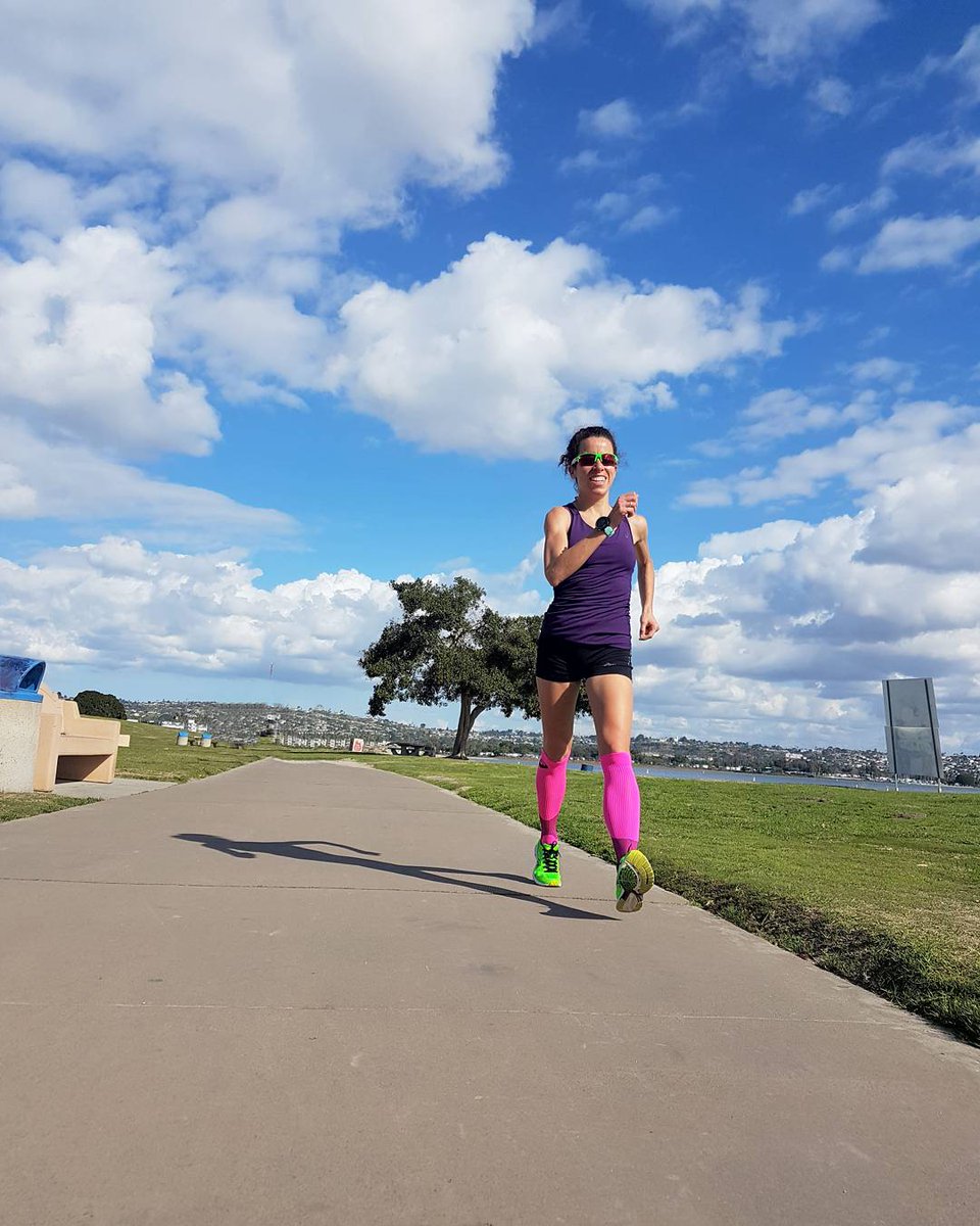 "Keep your eyes on the stars, and your feet on the ground." ✨☄🌈 Theodore Roosevelt
Buon sabato a tutti! 💖😉
#racewalking 
#stepbystep 👣👣👣
#workinprogress 💪
#SanDiego #California #CaliforniaDreaming 😍