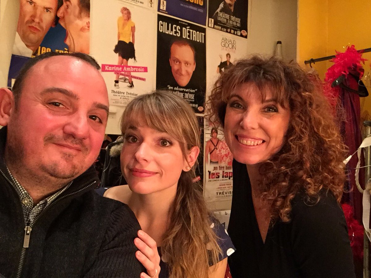 QuefaireDmomes's tweet photo. .@eric_coudert a rendu visite à @Cecilia_Cara et Marion Posta après la représentation de @enooormes la comédie qui fait un véritable carton auprès des parents et futurs parents mais pas que... !!!! #Enooormes en ce moment au @theatretrevise . A voir absolument ! #QFDM https://t.co/Z0vLNZNlYm