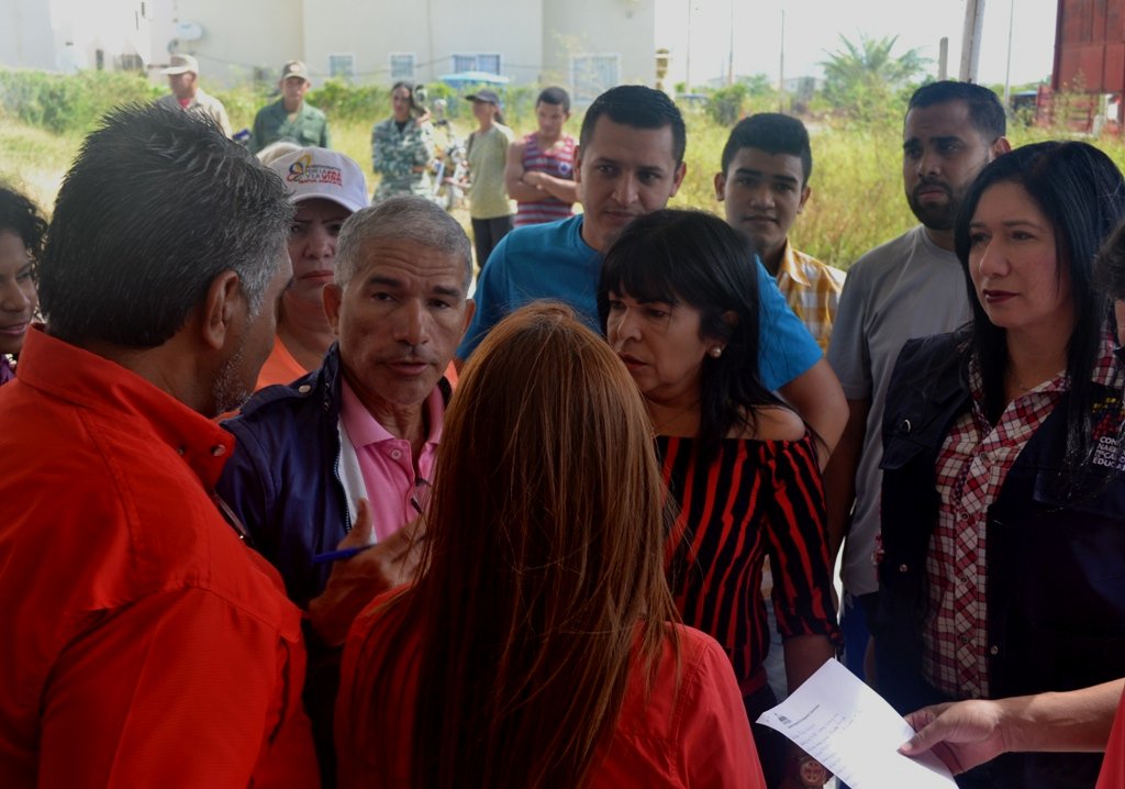 EducacionNvaE's tweet photo. Equipo de trabajo de Educación en #NuevaEsparta se hace presente en jornada de protección social @SomosVoficial @PSUV_NE @Hilda_MataF @NorisSotoF @mari_velasquez @JuventudPsuvNE @KendyGraterol #MaestrosYMaestrasPorLaPatria #AmorYProteccionAlFuturo https://t.co/ZCwm2mmV5C