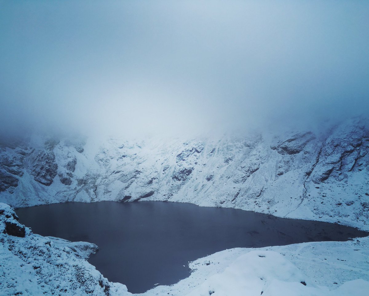 jomarrio's tweet photo. It’s hard to beat a day in Snowdonia... #CaderIdris #LlynCau https://t.co/5pYTvkXyFo