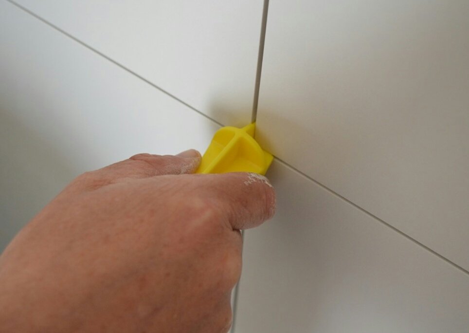 tiletrix's tweet photo. Our #new #tiling tool works fantastic with #essential tile spacers from @QEPVitrex 🇬🇧  Punch them in! Two 🇬🇧manufactured tools for #tiles #builders #plumbers #tilesetter #DIY #diytiling 🔷✖🔶 https://t.co/HjhvYaA31o https://t.co/Ez98dKBXOI
