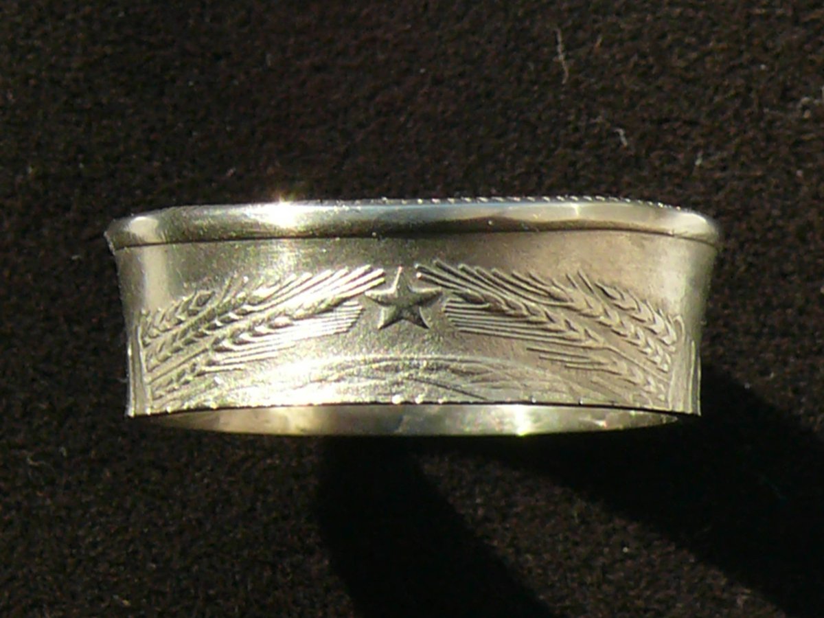 handmaderingz's tweet photo. Julie E. ★★★★★! https://t.co/Fwkn8TbxII #etsy #jewelry #ring #yes #unisexadults #coinring #russianart #russianring #sovietunion #sovietunionring Why are these USSR coin rings so popular??? https://t.co/WSvv6Gwaf2