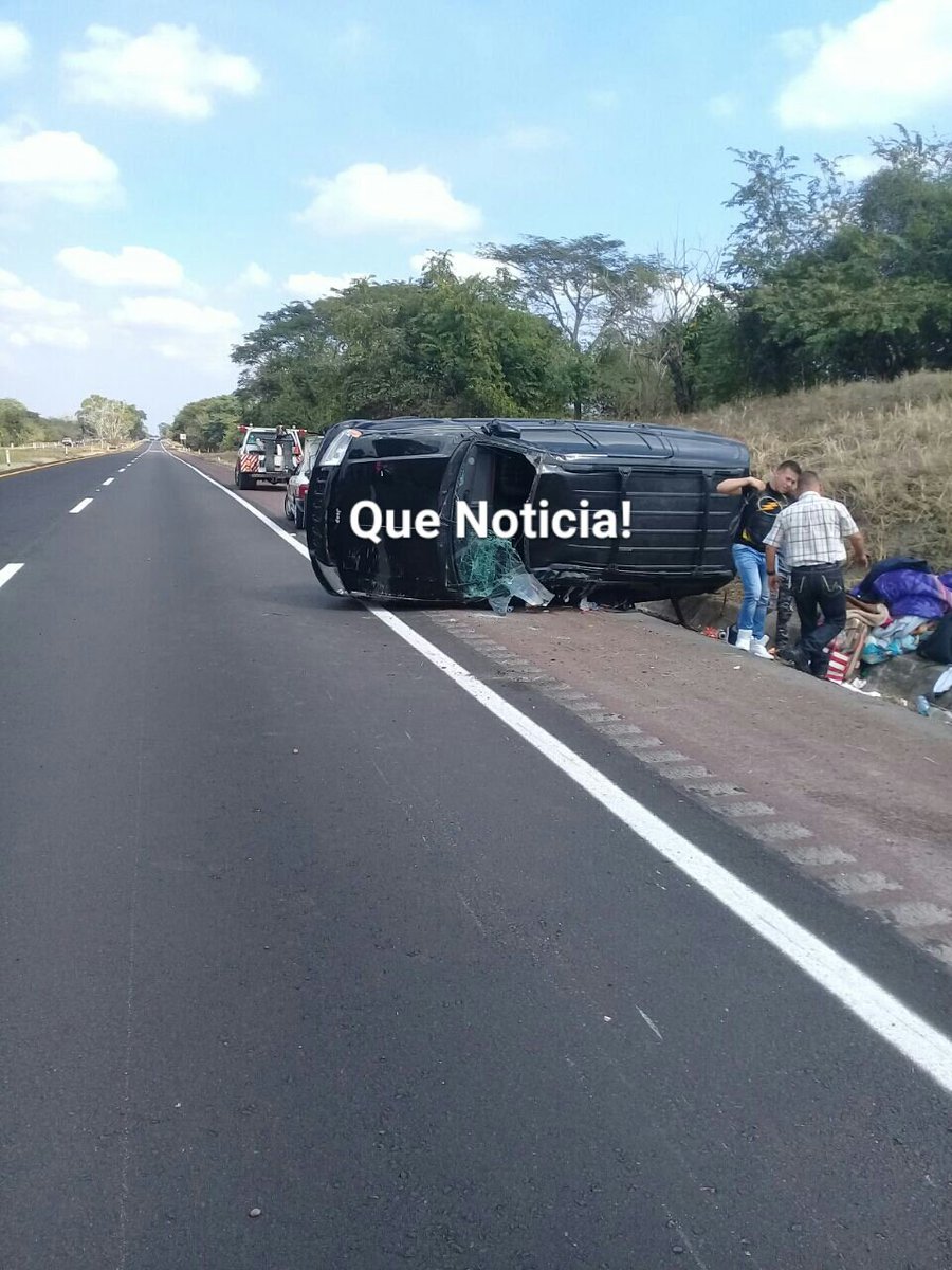 QueNoticiaVer's tweet photo. Volcadura en el tramo Córdoba - Veracruz, no se reportan lesionados! https://t.co/EQmtWDEDBk