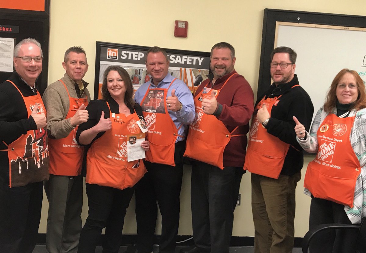 Infocus Captain Tanya being recognized for an outstanding job when it comes to keeping safety and Infocus a priority at 1412!!