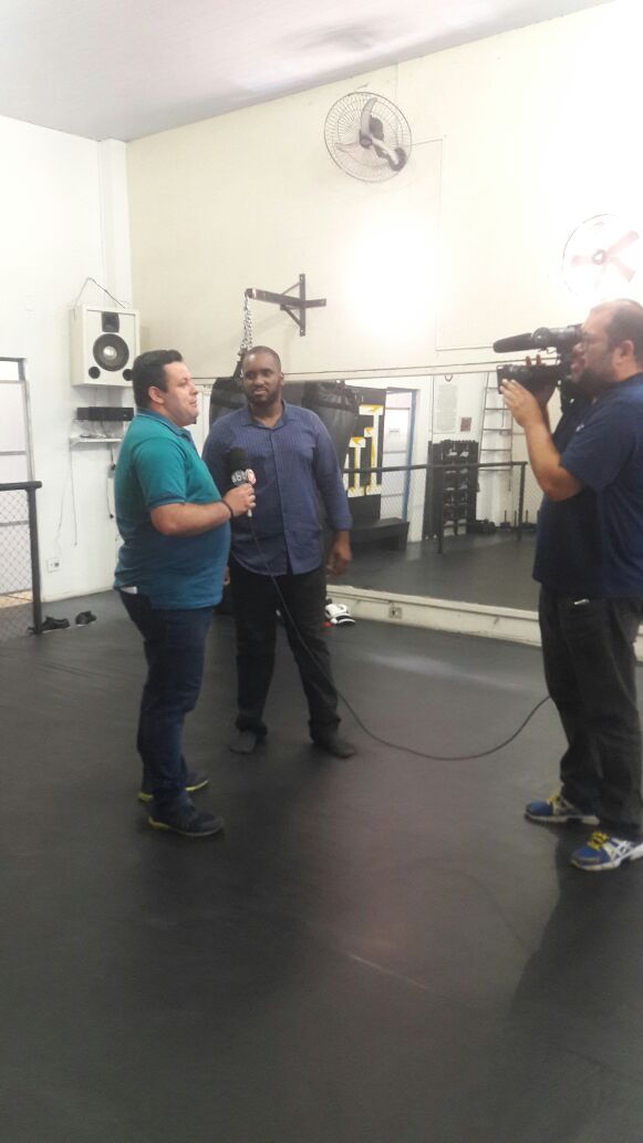 KombatFavela's tweet photo. Entrevista para o SBT!  Que venha o Favela!!! Dia 3 de fevereiro a porrada vai comerrrrr!!!!! https://t.co/pDdMy9hfeW