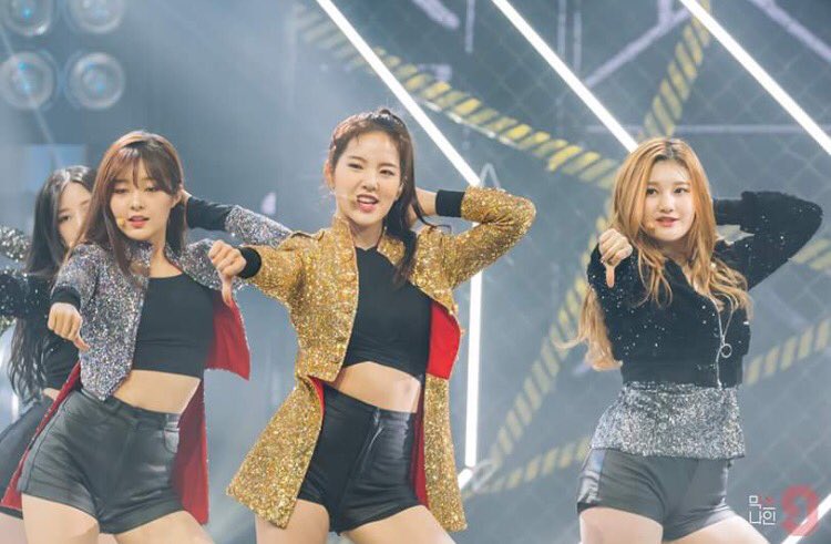 ArabFaveGirls's tweet photo. 180117 | فيسبوك 
تحديث حساب mixnine الرسمي بـصور لسوجين مع متدربات mixnine🌙. https://t.co/T4qFrFtAkn