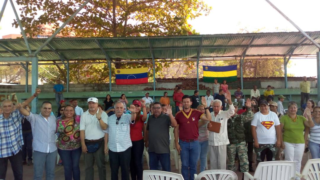 FranklinRondo20's tweet photo. Pueblo VALIENTE..  la lante.. debatiendo el plan de la patria .. venceremos https://t.co/qgrLwSpXe3