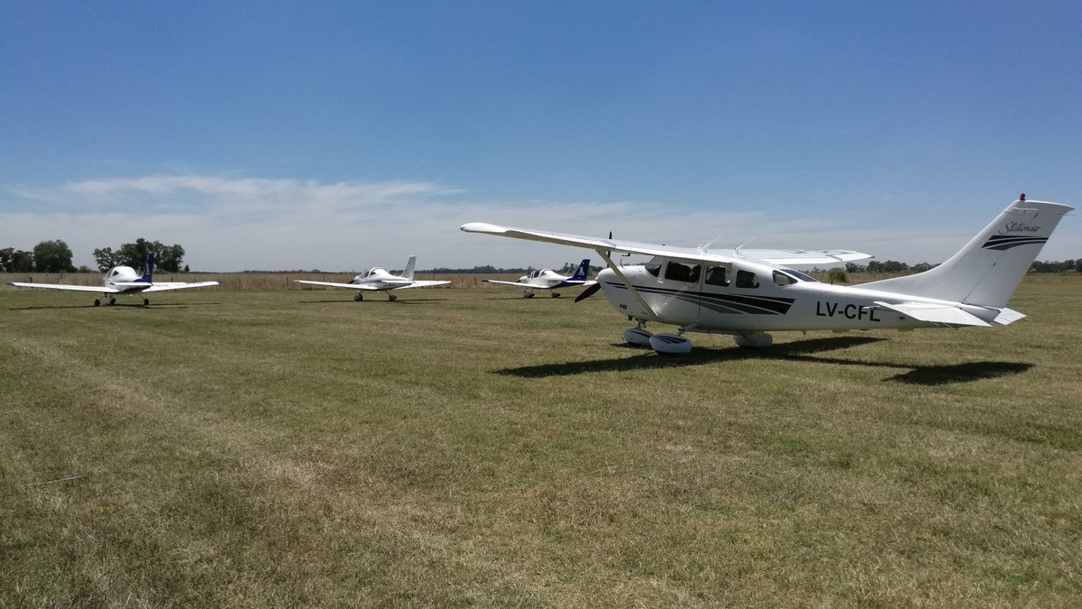 golmatt's tweet photo. Visitando a los amigos de @18Canuelas en CNA, sol, térmicas y mates :) #tecnam #cessna #p2002s #c206 https://t.co/uzgJuz42PB