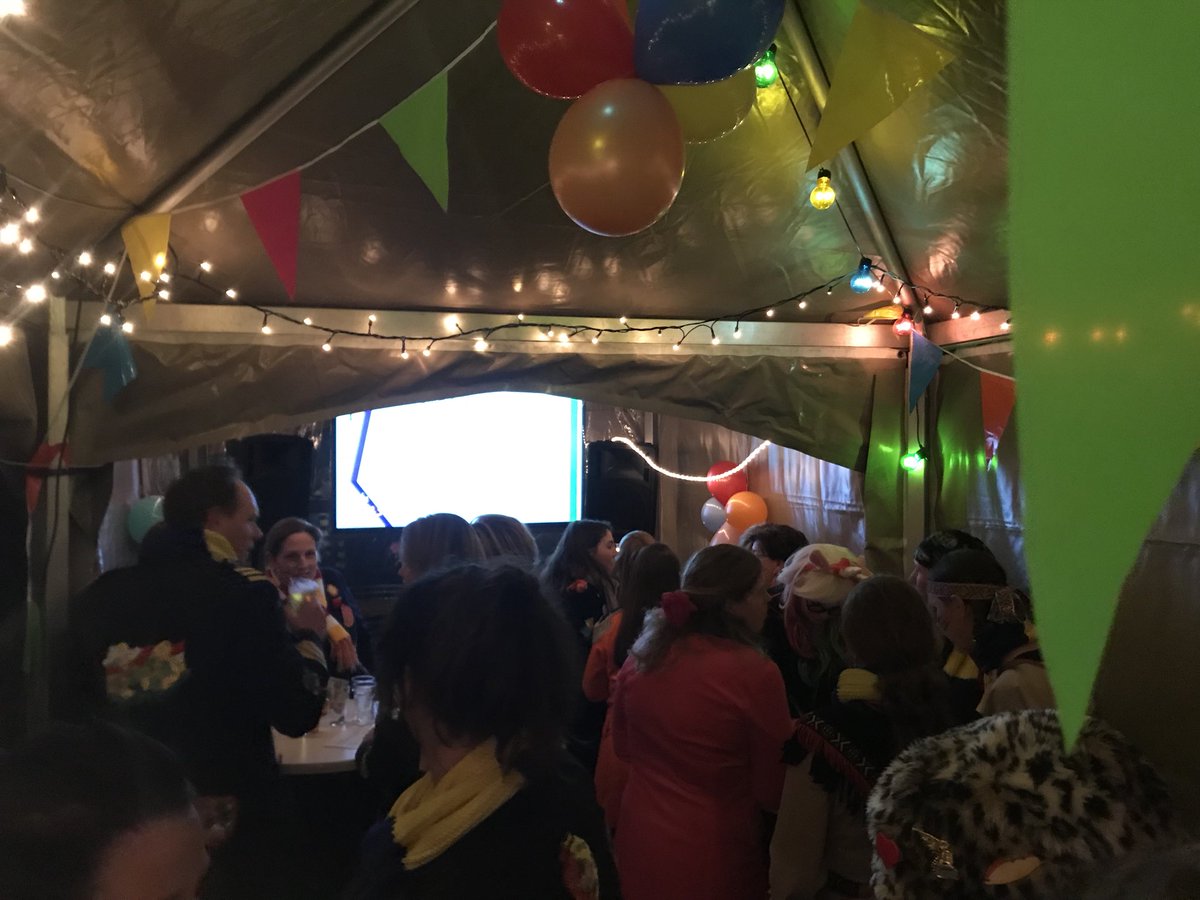 Ook wij komen aan bod tijdens de Carnavals Pubquiz in Dommelbaorzedurp.
Met presentator <a href="/TvdVen/">Toine van de Ven</a>