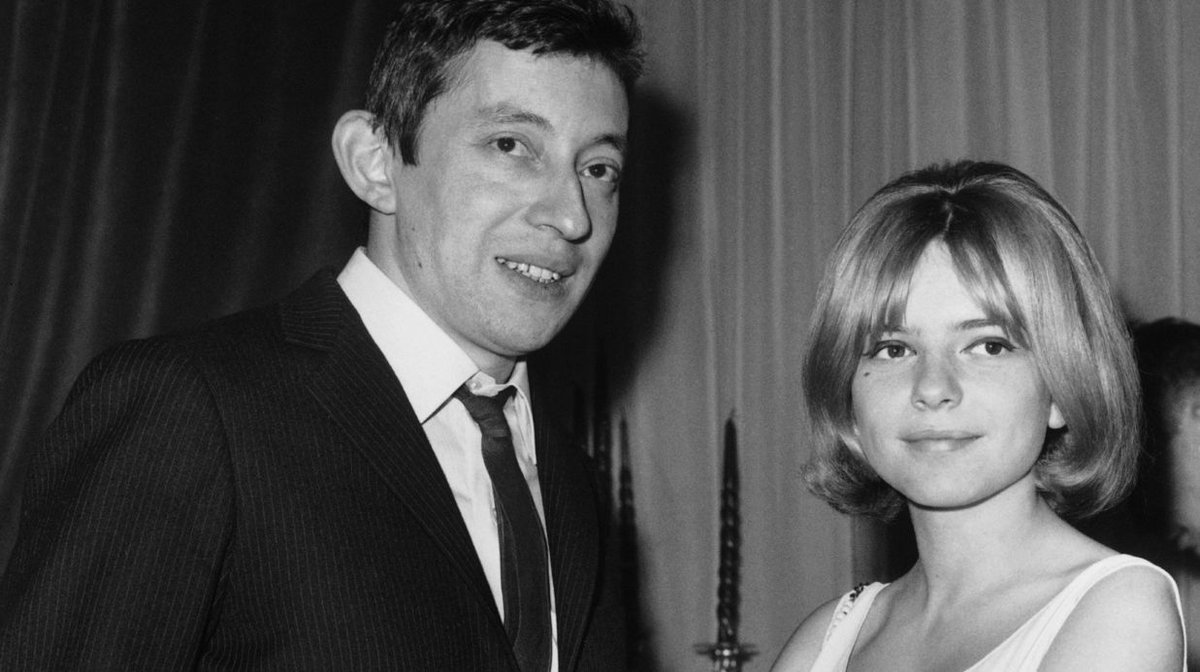 ElHexagonoR3's tweet photo. #FranceGall y el malvado de #Gainsbourg interpretando juntos #LesSucettes

https://t.co/cclbCUWeiP https://t.co/VbMmIFUoOe