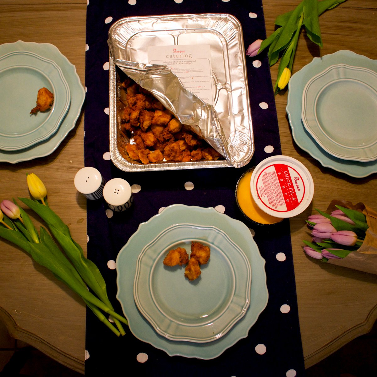 We have a FREE Small Reheatable Nugget Tray for your Sunday Plans for the next 2 Guests that come in and show us this tweet! (while supplies last)