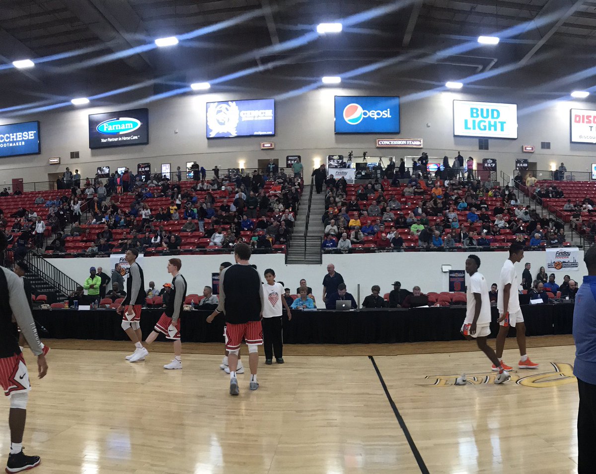 BCShowdownLV's tweet photo. Crowd getting here at #bcshowdown for @BG_Basketball vs @FindlayPilots https://t.co/S7xSY589Fy