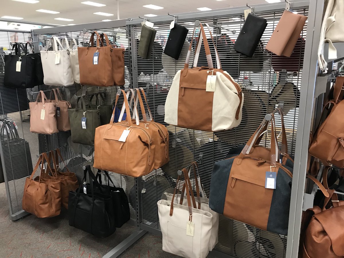 chrismo619VMTL's tweet photo. The new universal thread handbags and wallets! Pick your purse and matching wallet!! 🎯 https://t.co/NBPb3uqdiB