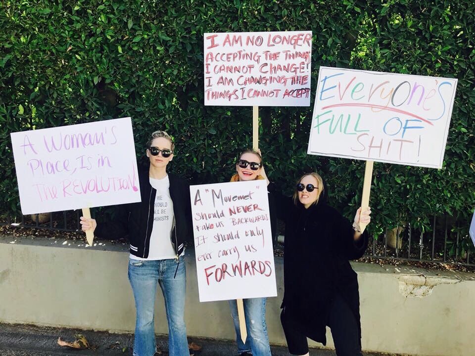 onadeleoficial's tweet photo. #ReportNew Descubre qué dicen estas tres superestrellas en la Women's March 2018: https://t.co/qrH22i0v6j
#MuchoMas #OnAdele https://t.co/nh1scw5MeU