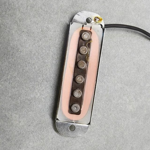 RCG_Pickups's tweet photo. An old #teisco #guitarpickup, sans cover. This little guy needed a rewind and is being used in a surface mount project.
#reilanderpickups #Reilander #guitarpickups #guitar #singlecoil #teiscoguitar https://t.co/gEBoFr6UsV https://t.co/uL7fyBSjxg
