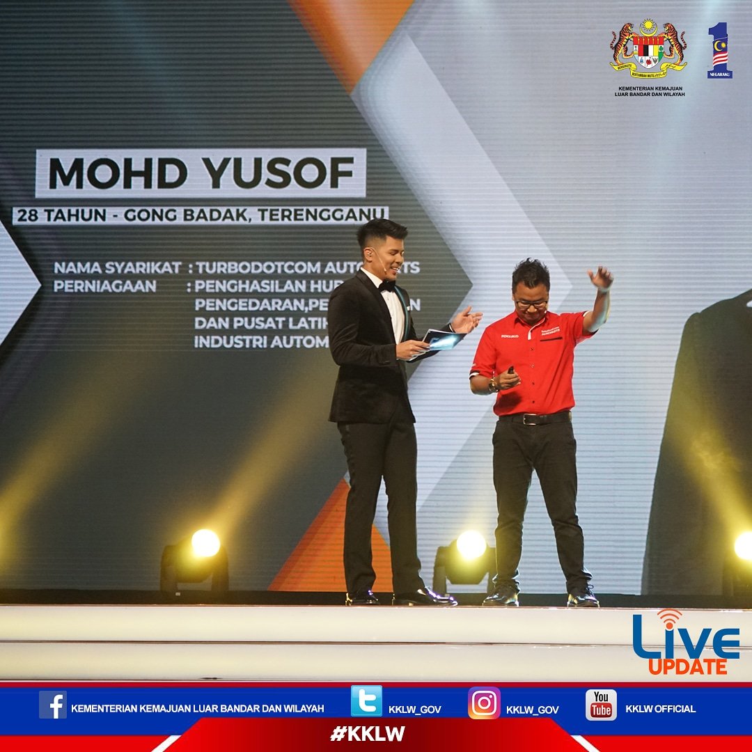 kkdw_gov's tweet photo. MAJLIS PERTANDINGAN AKHIR PROGRAM REALITI
RBC MENCARI CEO DESA
20 Januari 2018 (Sabtu), 5.00 Petang
Panggung Sari, Istana Budaya, Kuala Lumpur
#CEODesa
#Membandarkanluarbandar
#Transformasiluarbandar https://t.co/agCB21D1d9