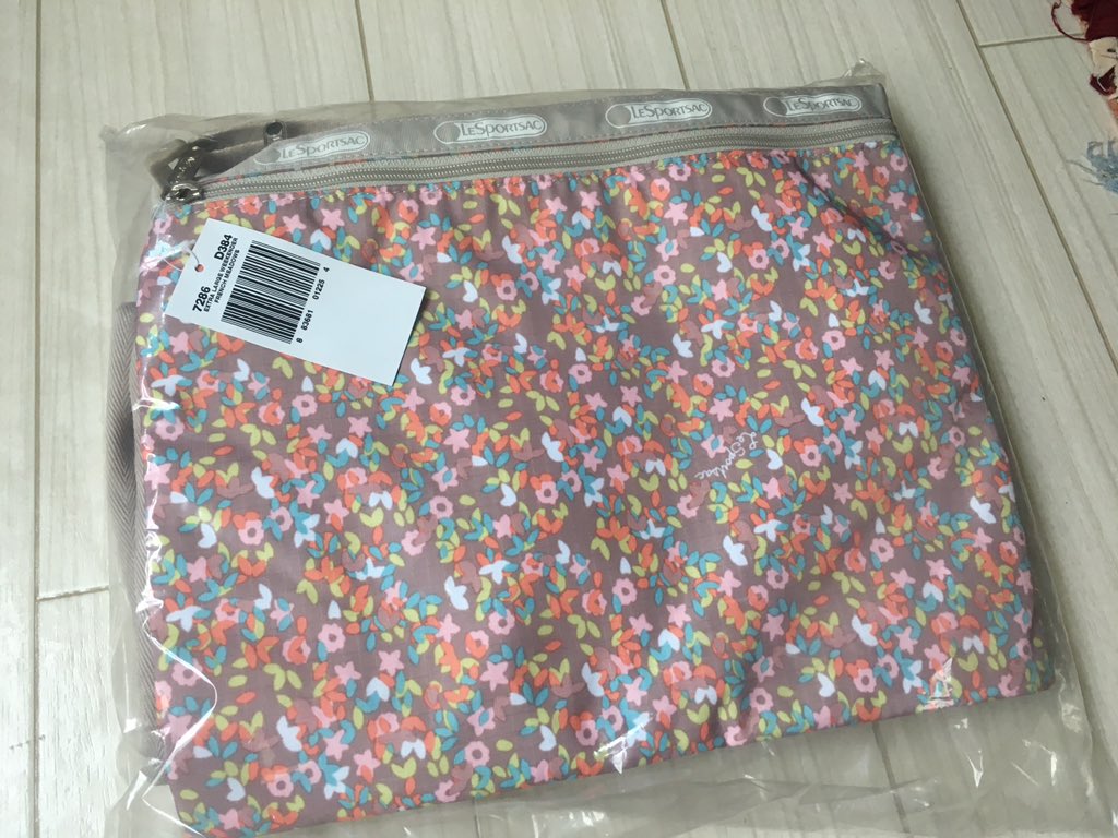 華音 はるね 変な柄のボストンも届いた でも 今手に入るエクストララージサイズのボストンの中で スーツケースの色と1番相性が良さそうだったやつ T Co Z6sv7su0zw Twitter