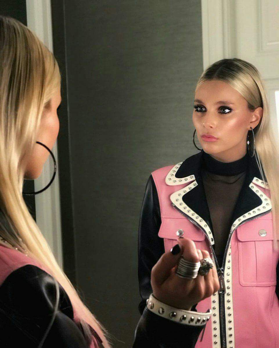 Las estrellas no pueden brillar sin oscuridad❤