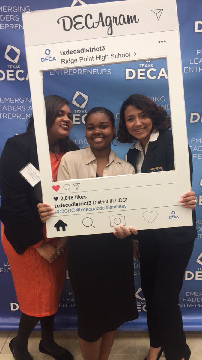 RockEnvy_DANA's tweet photo. Last District with my loves, humbled to be the current president, and beyond proud 💙💙💙🔷🔷🔷🔷#decadistrict https://t.co/oxdKB4vwFQ