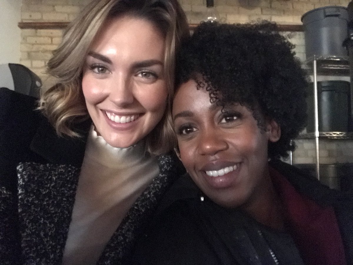 TaylorCole's tweet image. Time to hit the slopes!! #onewinterweekend @hallmarkchannel #Winterfest